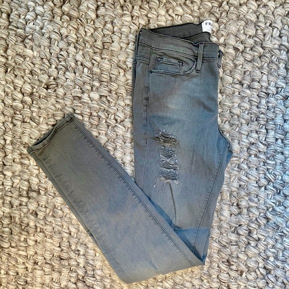 Frame Le Skinny de Jeanne Gray Shred Distressed - Never worn! - size 28 - Picture 3 of 5